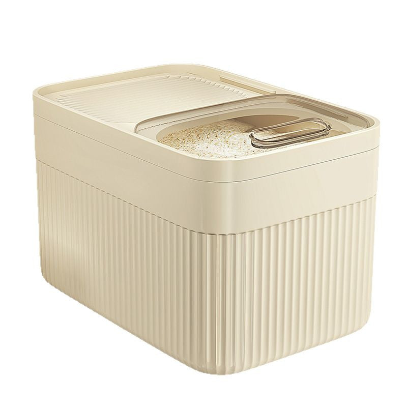Airtight pet food storage container locking design
